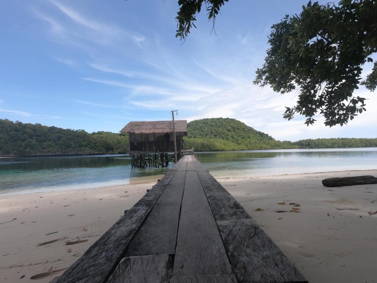 Meos Ambower Homestay Raja Ampat Fam 외부 사진