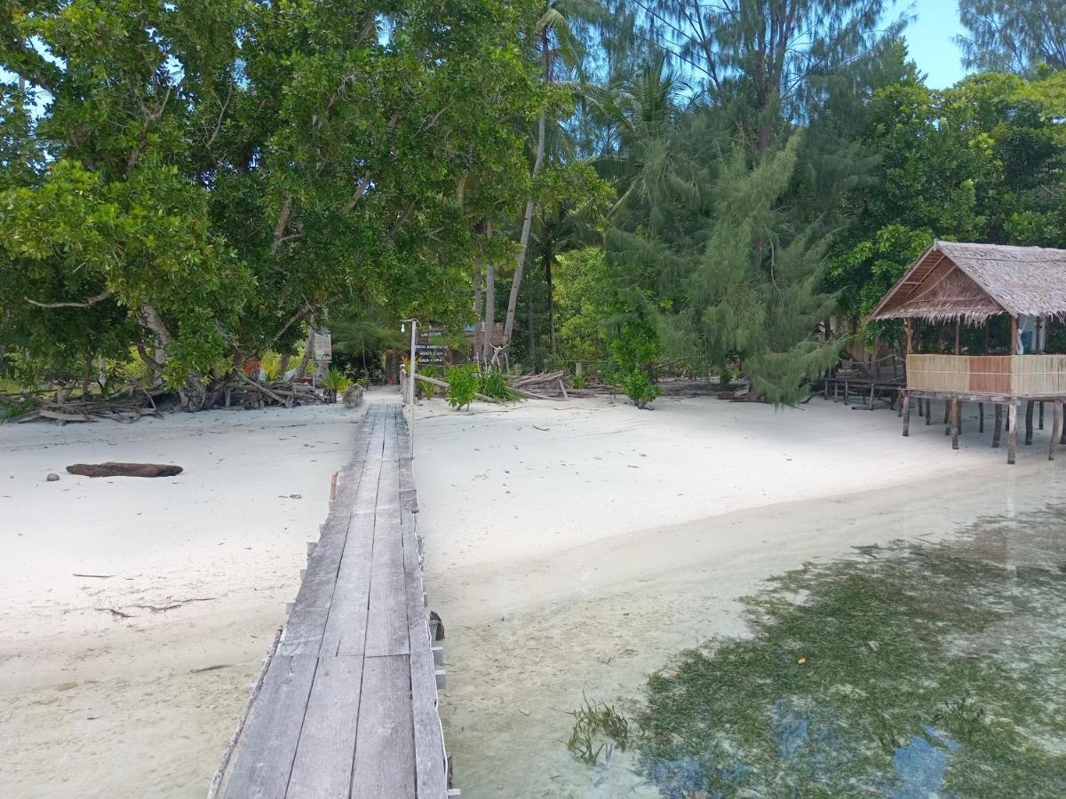 Meos Ambower Homestay Raja Ampat Fam 외부 사진